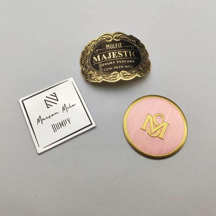 定制化妆品香水香水私人箔金属标签新设计标志香水压花金属标签