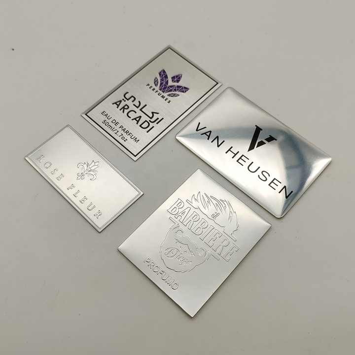 热销定制款式 铝压花和雕刻LOGO 化妆品贴纸香水瓶金属包装标签